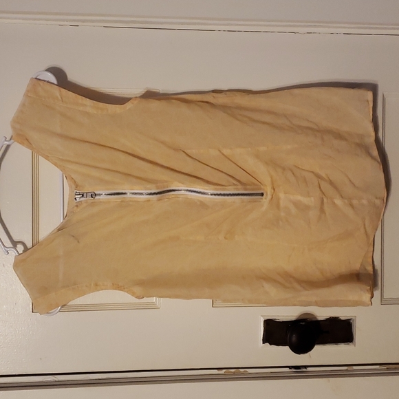 8 Banana Republic Silk-Blend Blouse. - Picture 4 of 4